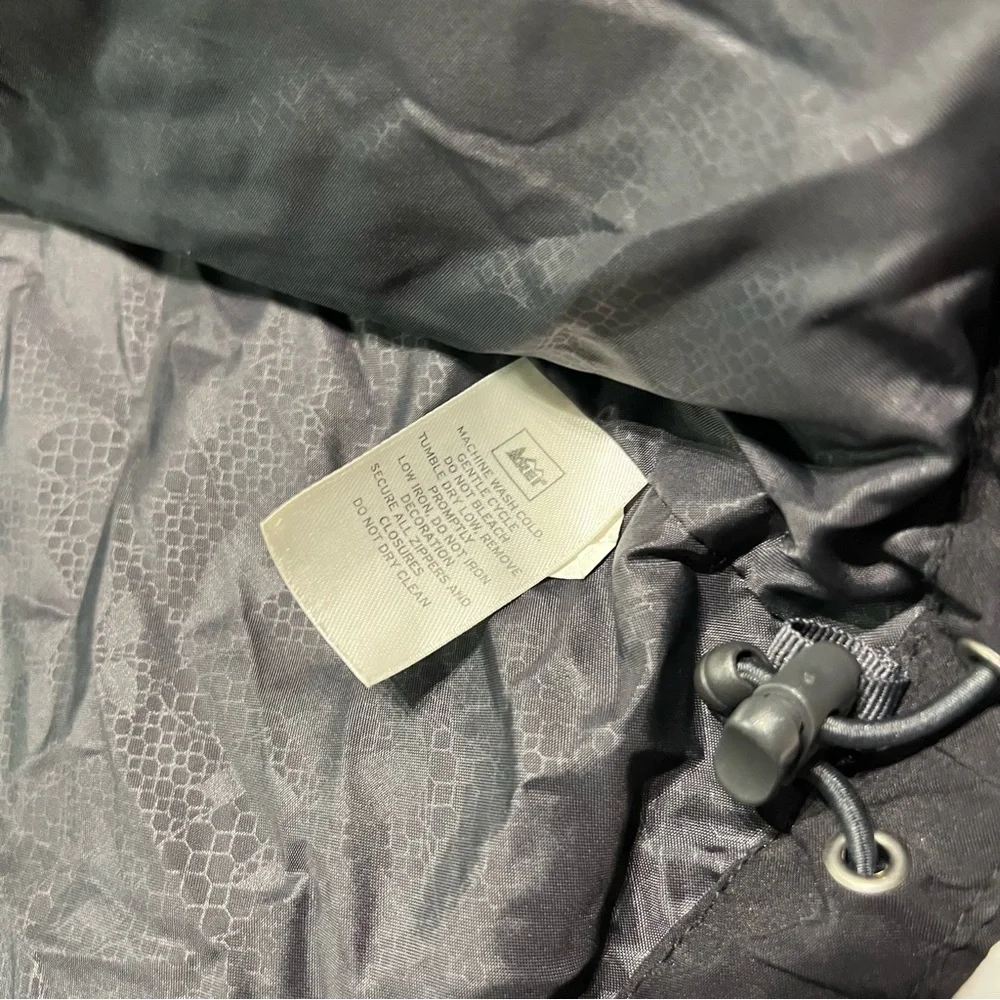 REI Belltown Women’s Rain Jacket Size Small - Picture 6 of 8
